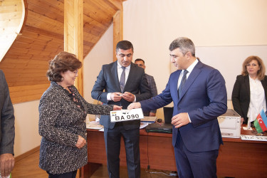 Kənt təsərrüfatı naziri İnam Kərimov Neftçala rayonunda vətəndaşları qəbul edib