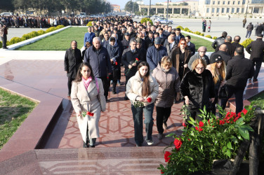 Azərbaycan xalqının Ümummilli Lideri Heydər Əliyevin əziz xatirəsi Respublikamızın hər yerində olduğu kimi Neftçala rayonunda da dərin hörmət və ehtiram hissi ilə anılıb